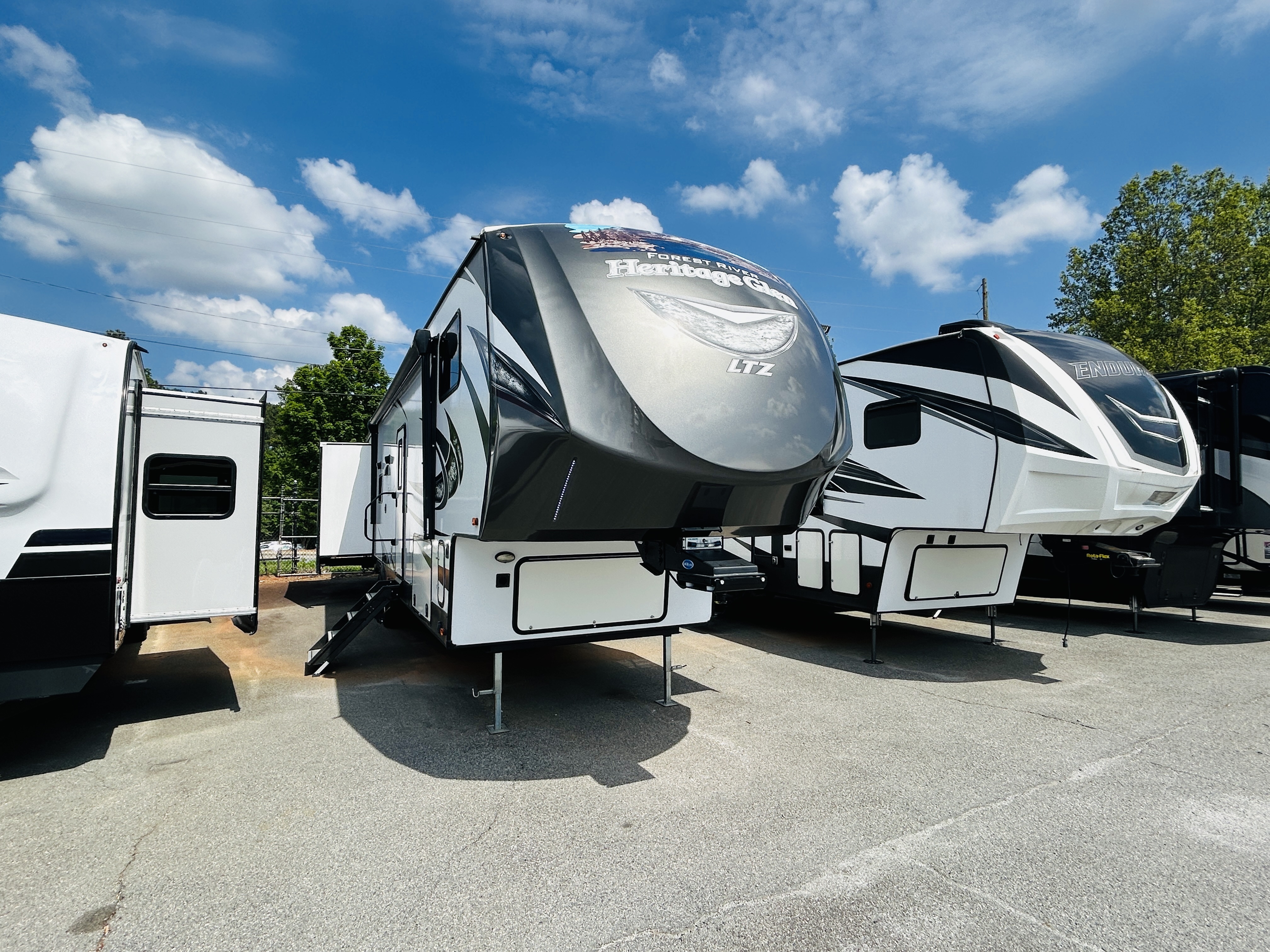 USED 2019 Forest River HERITAGE GLEN 356QB