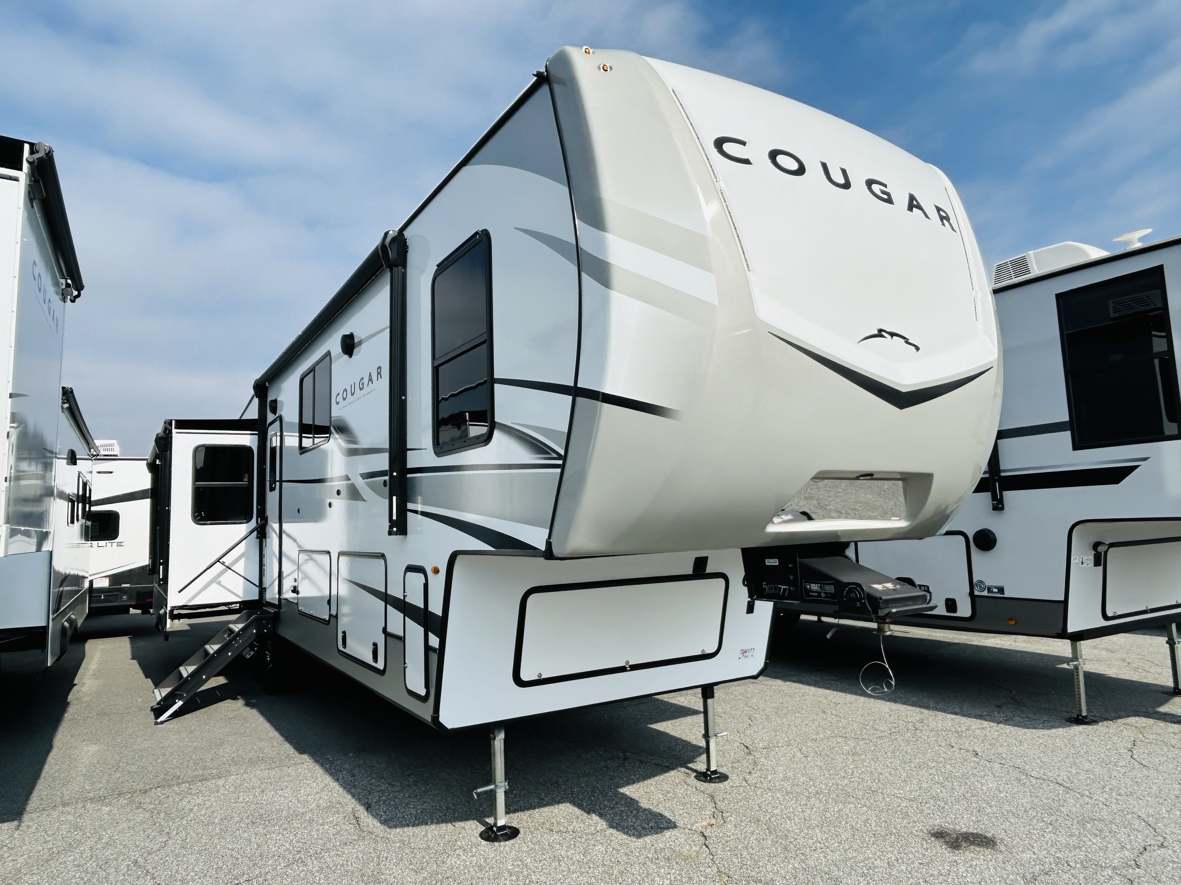 NEW 2025 Keystone COUGAR 368MBI