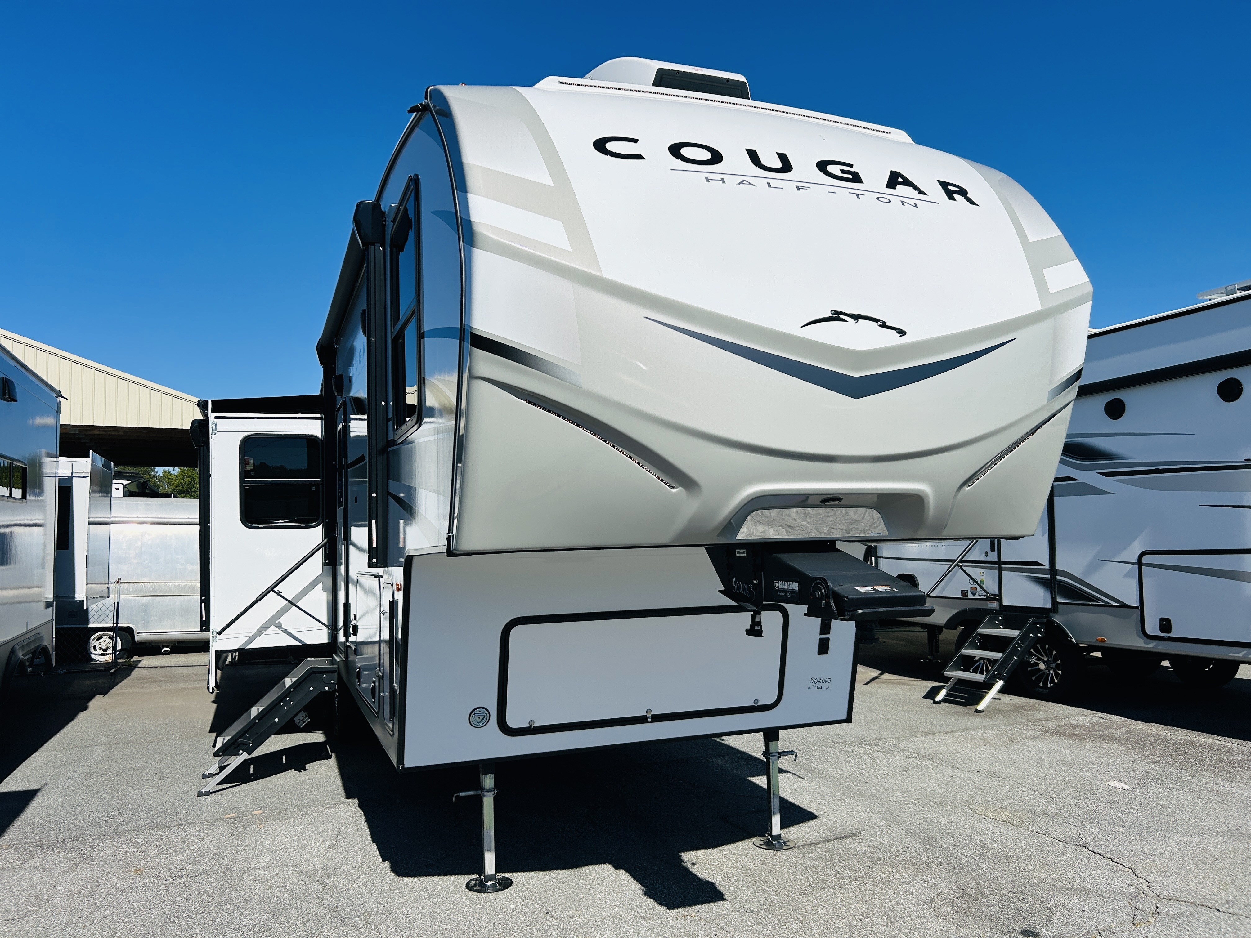 NEW 2025 Keystone COUGAR HALF-TON 29RLI