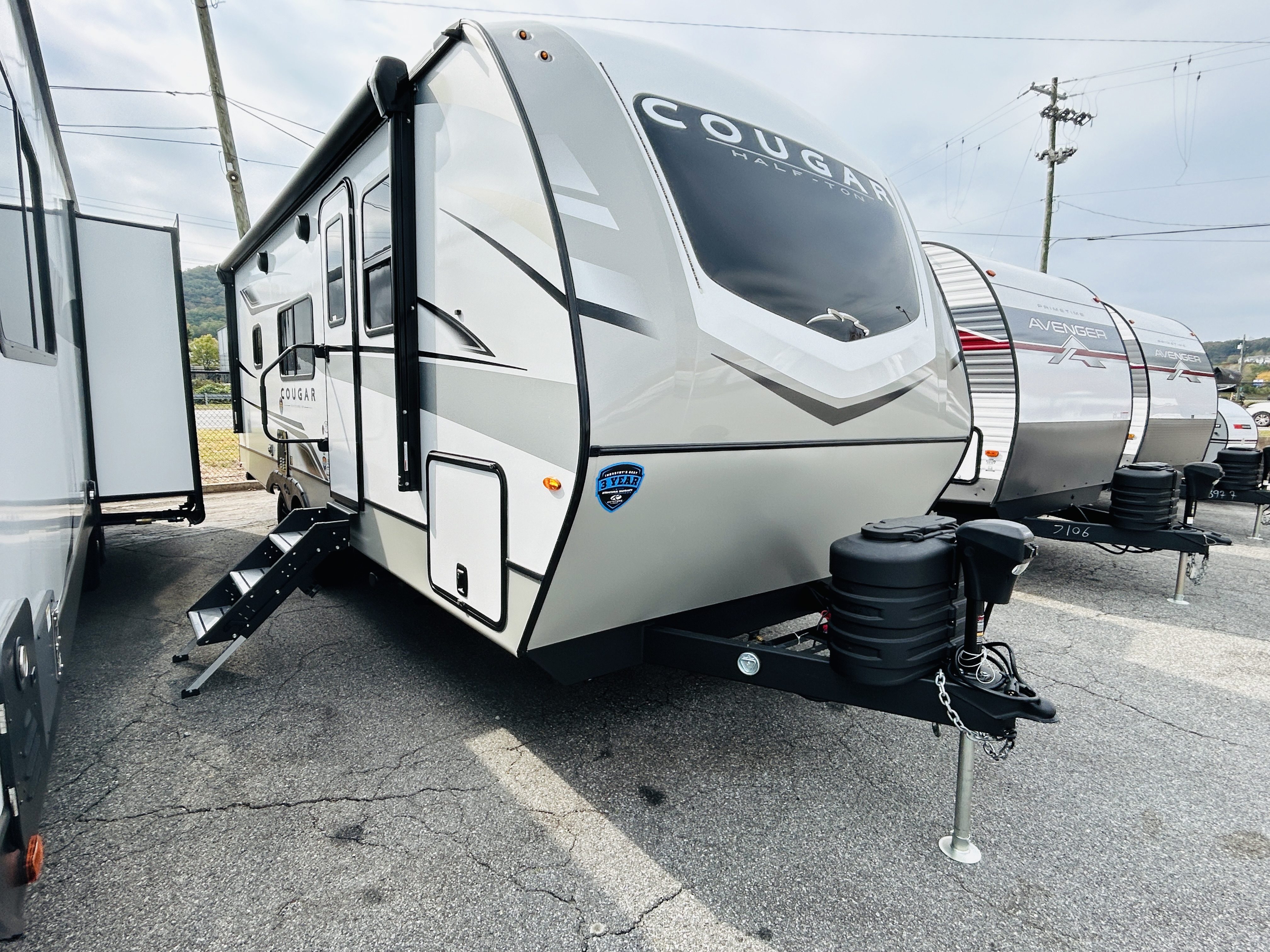 NEW 2025 Keystone COUGAR HALF-TON 22MLS