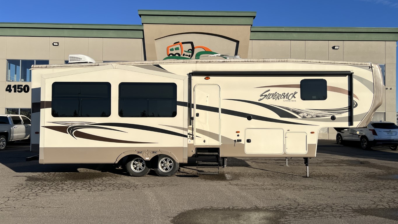 USED 2015 Forest River Cedar creek Silverback 31RK